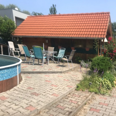 KOŠICE - PEREŠ - Drevená záhradná chata + bazén + záhrada
