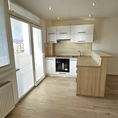 NOVINKA - ZREKONŠTRUOVANÝ 2 izbový byt - BUKUREŠTSKÁ ul., sídl. Ťahanovce