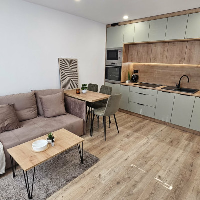 NOVINKA - 2 izbový zrekonštruovaný a zariadený byt - JANTÁROVÁ ul. - blízko centra mesta